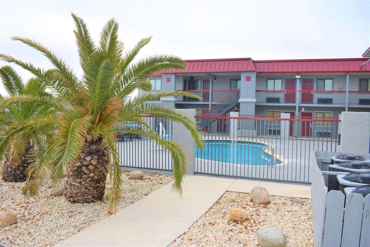Super 8 By Wyndham New Braunfels I-35 Hotel Exterior photo