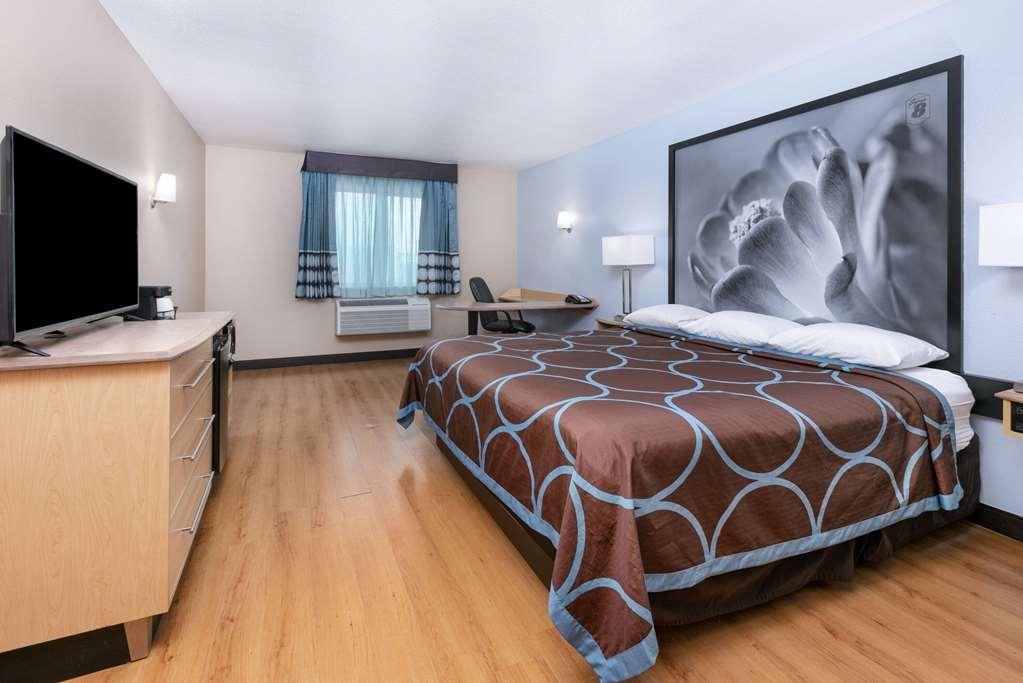 Super 8 By Wyndham New Braunfels I-35 Hotel Room photo