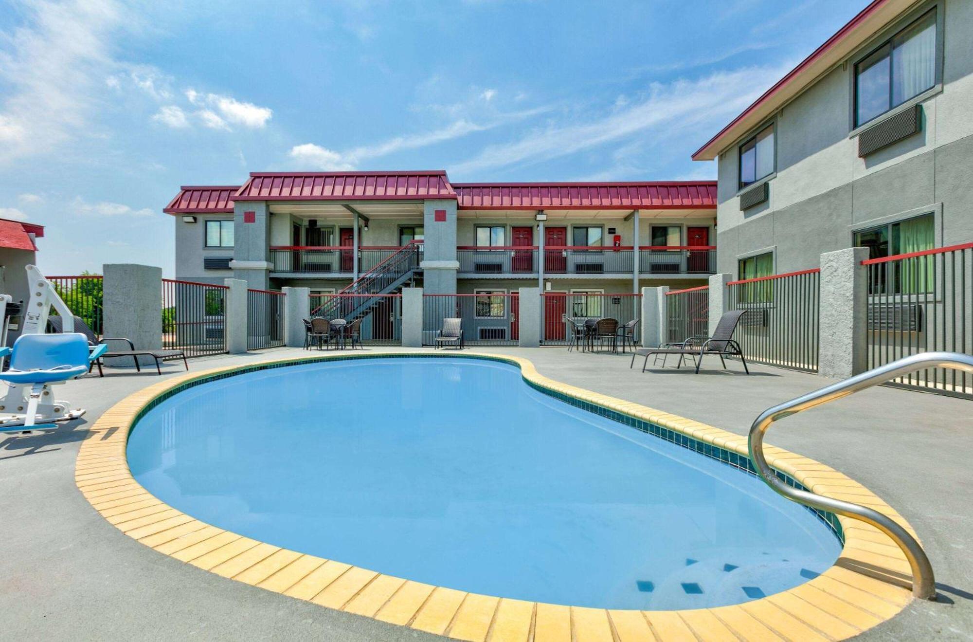 Super 8 By Wyndham New Braunfels I-35 Hotel Exterior photo