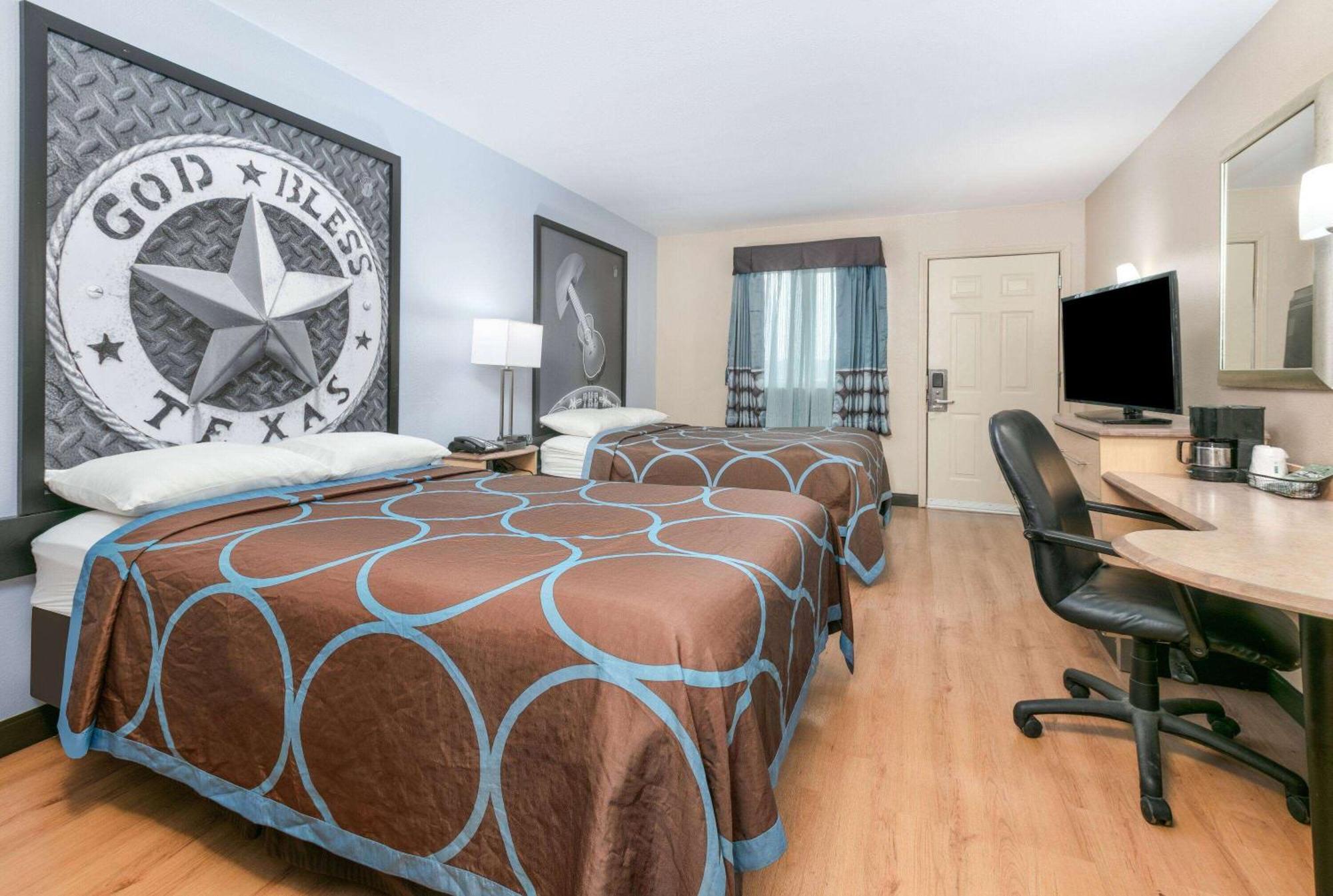 Super 8 By Wyndham New Braunfels I-35 Hotel Exterior photo