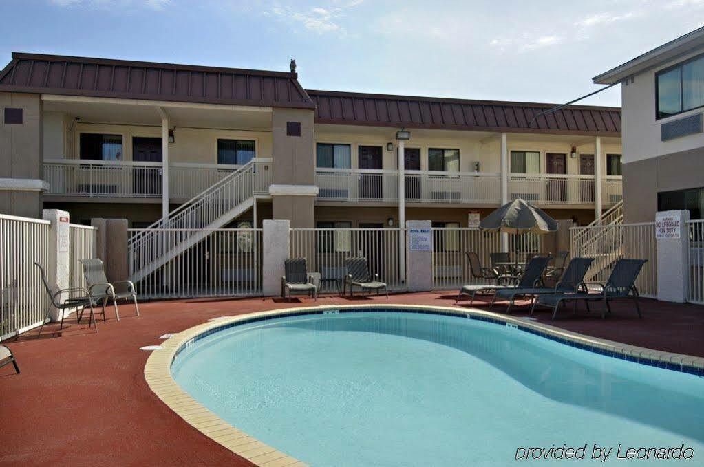 Super 8 By Wyndham New Braunfels I-35 Hotel Exterior photo